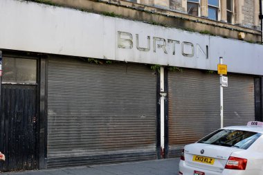 Barry, Glamorgan / Galler Vadisi 29 Eylül 2020, Hoton Yolu. Coronavirus krizi ticari sektörde küresel durgunluğa yol açıyor. Çocuklar oyun merkezi kapanır, hayalet kasabalar ve şehir çürümesi yeni normal haline gelir. Umutsuzluk hissi.