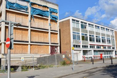 Barry, Glamorgan / Galler Vadisi 29 Eylül 2020, Hoton Yolu. Coronavirus krizi ticari sektörde küresel durgunluğa yol açıyor. Çocuklar oyun merkezi kapanır, hayalet kasabalar ve şehir çürümesi yeni normal haline gelir. Umutsuzluk hissi.