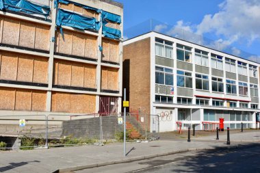 Barry, Glamorgan / Galler Vadisi 29 Eylül 2020, Hoton Yolu. Coronavirus krizi ticari sektörde küresel durgunluğa yol açıyor. Çocuklar oyun merkezi kapanır, hayalet kasabalar ve şehir çürümesi yeni normal haline gelir. Umutsuzluk hissi.