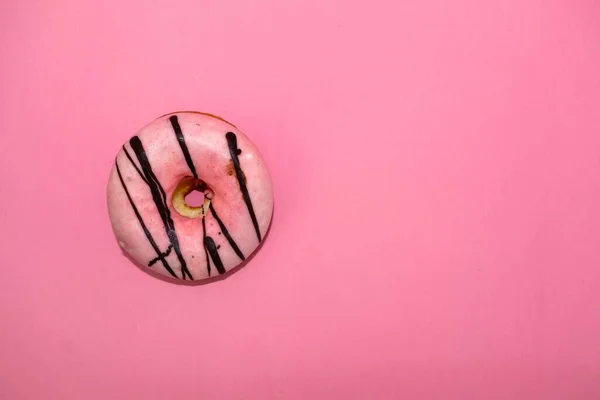 Donuts Vitrificados Fundo Rosas Pastel Doce Donuts — Fotografia de Stock