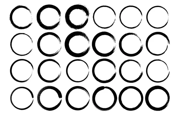 一组不规则中风的向量圈 圆形笔划不同的厚度和笔划风格 孤立的形象 Grunge风格 — 图库矢量图片