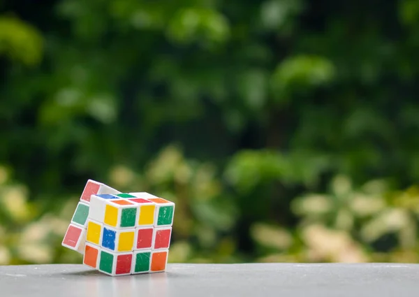 Chon Buri Thaïlande Avril 2020 Cube Rubik Placé Sur Bureau — Photo