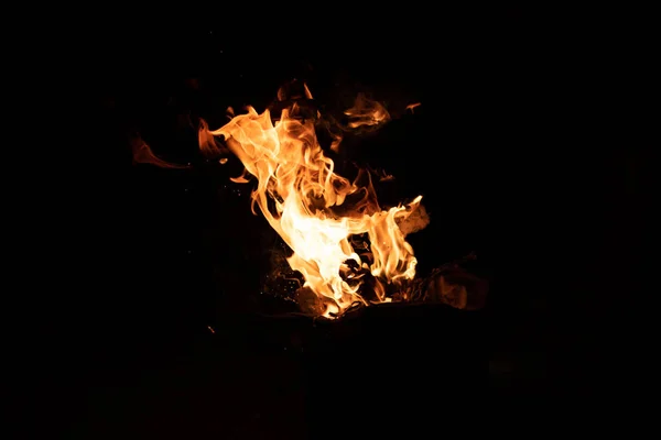 火把上烤着的火把上的红色橙色火焰 — 图库照片