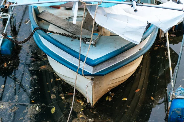 Vecchia Barca Pesca Che Parcheggiata Sul Fiume Molto Tempo Vintage — Foto Stock