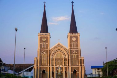 CHANTABURI, THAILAND - 10 AĞUSTOS 2020: The Cathedral of the Immaculate Conception, Tayland 'ın Chanthaburi şehrinde yer alan bir Katolik kilisesidir. Bu Chantaburi 'nin Fransız tarzının bir simgesi..