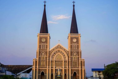 CHANTABURI, THAILAND - 10 AĞUSTOS 2020: The Cathedral of the Immaculate Conception, Tayland 'ın Chanthaburi şehrinde yer alan bir Katolik kilisesidir. Bu Chantaburi 'nin Fransız tarzının bir simgesi..