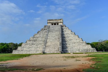Chitzen Itza 'daki ünlü Maya piramidi.
