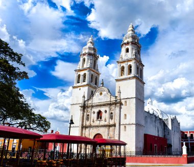 Campeche Katedrali. Gökyüzü harika.