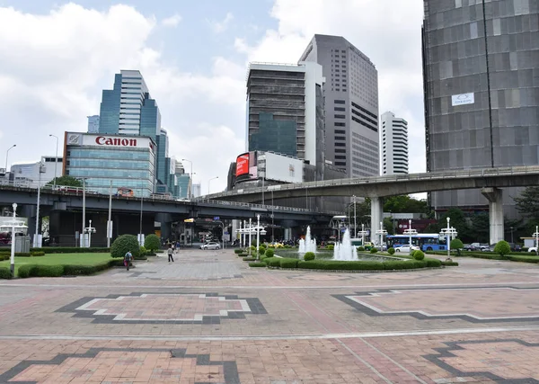 Bangkok Thailand March 2019 Exit Lumphini Park Many Skyscrapers Bangkok — Stock Photo, Image