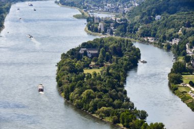 Drachenfels adasından Grafenwerth ve Rhine adasına