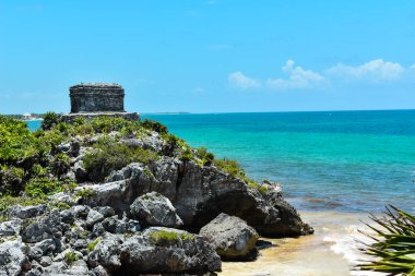 Tulum 'daki ünlü Maya harabesi doğrudan Karayipler' de.