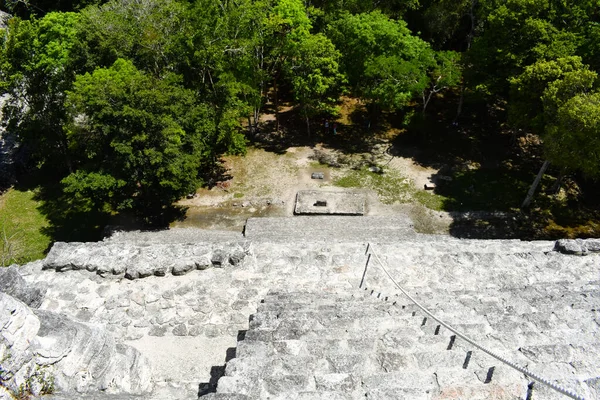Mirando Desde Alto Pirámide Maya Becan — Foto de Stock