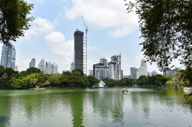 Bangkok 'ta Lumphini Park' tan yeni bir gökdelen inşaatı