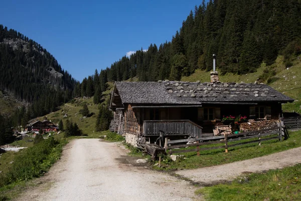 Bela Paisagem Idílica Nas Montanhas Austríacas Com Casas — Fotografia de Stock