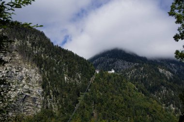 Hallstatt 'teki tuz madeni asansörle ulaşılabilen bir dağda.