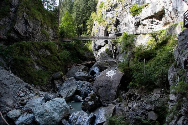 Kitzlochklamm, sabahleyin güneş ışığıyla birlikte Taxenbach 'ta.