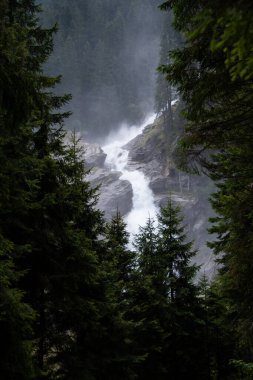 Krimmml Şelalelerinde devasa su kütlesi