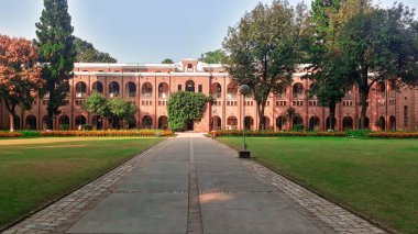Dehradun, Uttarakhand / Hindistan - 10 Ekim 2019: Doon Yatılı Okul Önü, Erkekler için Yatılı Okul