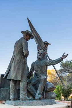 Tucson, AZ - 26 Kasım 2019: Clyde Ross Morgan tarafından tasarlanan Presidio 'daki değişim, Mormon Taburu' nun 1846 'da Tucson' a gelişini resmediyor ve barış ve sosyal hoşgörü abidesi olarak kabul ediliyor..