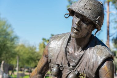 Phoenix, AZ - 30 Kasım 2019: Başkent binası yakınlarındaki Wesley Bolin Plaza 'daki Vietnam Savaşı Anıtı' nda Jasper D 'Ambrosi' nin 