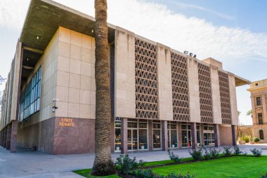 Phoenix, AZ - 30 Kasım 2019: Eyalet Senatosu binası Arizona Eyalet Kongre Binası 'nın hemen yanında..