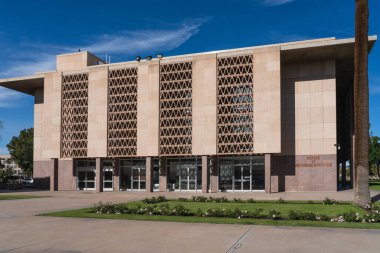 Phoenix, AZ - 30 Kasım 2019 Temsilciler Meclisi binası Arizona Eyalet Kongre Binası 'nın hemen yanında..