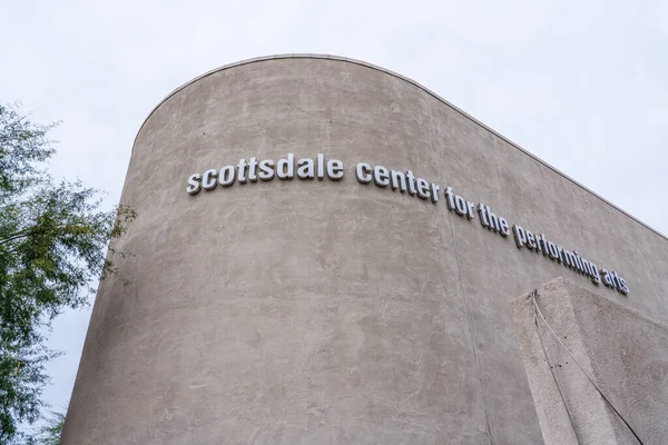 Scottsdale, AZ - 30 Kasım 2019: Scottsdale Center for the Performing Arts on 2nd Town, Old Town, 853 koltuklu görsel sanatlar merkezi..
