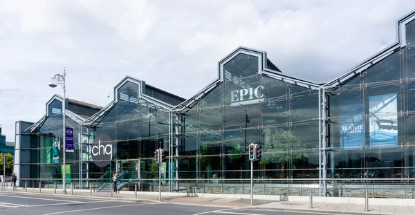 İrlanda 'nın Dublin Rıhtımı' ndaki CHQ binası, İrlanda diasporasının hikayesini anlatan interaktif bir müze olan Epic Museum 'a ev sahipliği yapıyor..  