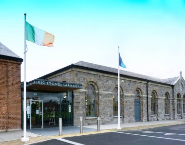Richmond Kışlası / Müzesi, Inchicore, Dublin, İrlanda, 1814 yılında inşa edilmiş eski bir İngiliz Ordusu kışlası. 1916 ayaklanmasının liderleri idam edilmeden önce burada tutuluyordu..  