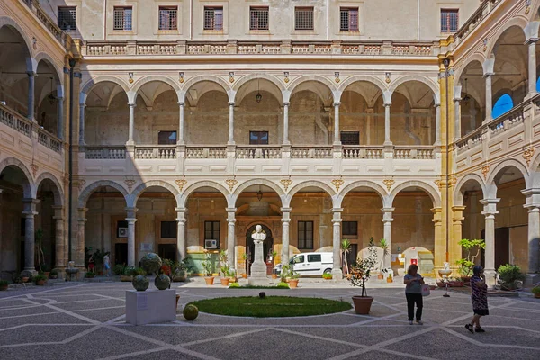 Der Innenhof Der Galerie Für Moderne Kunst Palermo Sizilien — Stockfoto