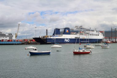 P & O yolcu / yük feribotu İrlanda 'nın Dublin Rıhtımı' na yanaştı. 2000 yılında inşa edilmiş 300 yolcu ve 80 nakliye aracı taşıyabiliyor.. 