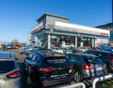 Liffey Valley Motor Mall, Batı Dublin, İrlanda 'da bir Nissan araba galerisi..