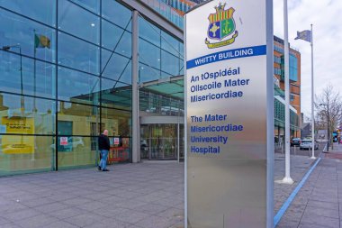Mater Devlet Hastanesinin girişi, Dublin, İrlanda, Whitty Binası, Kuzey Circular Yolu..  