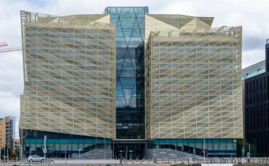 Liffey Nehri, Dublin 'in kuzey duvarındaki İrlanda Merkez Bankası binası 2017 yılında açıldı.. 