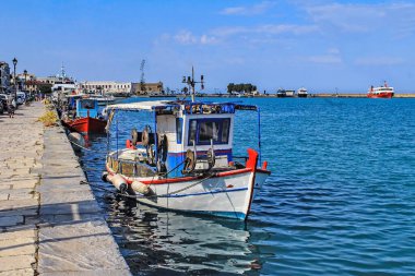 Zante Limanı, Zakynthos, Yunanistan 'da küçük balıkçı tekneleri bağlandı.. 