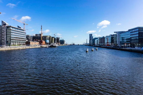 Dublin Docks Irsko Transformován Kancelářemi Obou Nábřeží Stavební Jeřáby Obsazeno — Stock fotografie