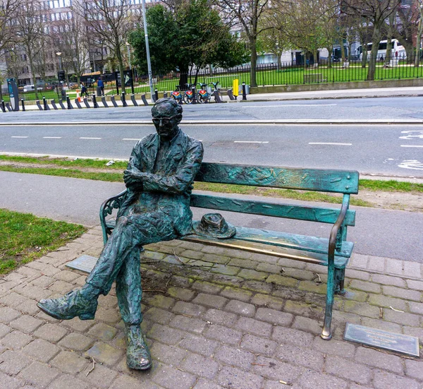 Sculpture Paddy Kavanagh Irish Poet John Coll Banks Grand Canal — стоковое фото