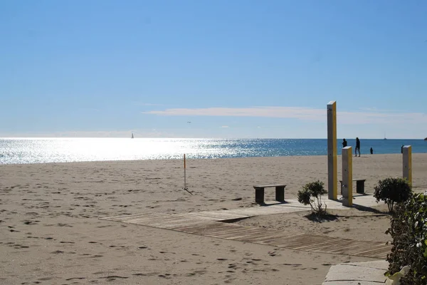 Playa Los Boliches Cerca Fuengirola España Con Gente Fondo Yate —  Fotos de Stock
