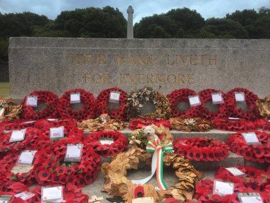 Dublin, İrlanda 'daki Anıt Bahçeler' deki sunak. Sir Edwin Lutyens tarafından tasarlanan ve Birinci Dünya Savaşı 'nda ölen 49.000 İrlandalı kadın ve erkeğin anısına ithaf edilmiştir..