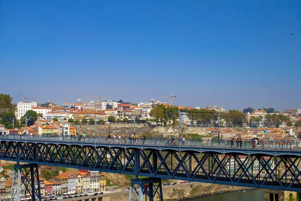 Turistas Cruzando Puente Maria Pia Oporto Portugal Puente Fue Terminado — Foto de Stock