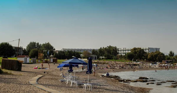 Pláž Kolymbia Rhodos Řecko Slunečného Dne Lidmi Opalování — Stock fotografie