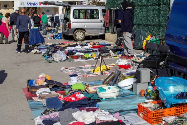 Den Månatliga Loppmarknaden Quarteira Portugal Där Ett Brett Urval Begagnade — Stockfoto