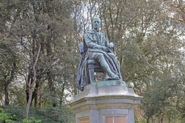 Lord Ardilaun 'un heykeli (Arthur Guinness, 1840-1916), Dublin, İrlanda, 1892' de dikilmiş, Thomas Farrell tarafından dikilmiştir. Arthur Guinness 'in varlıklı torunuydu. En çok Dublin halkı için St. Stephen' s Green 'i güvence altına almasıyla tanınırdı... 