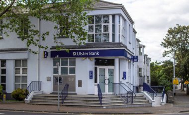 Lucan, Dublin, İrlanda 'da bir Ulster Bankası Şubesi.