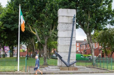 İkinci Dünya Savaşı 'nda ölen İrlandalı tüccar denizcileri onurlandırmak için Dublin, İrlanda' daki Quay şehrindeki anıt. 1990 'da açıldı..