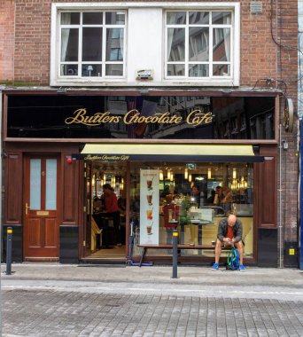 Chatham Caddesi, Dublin, İrlanda 'da Butlers Çikolata Kafe' nin bir şubesi..