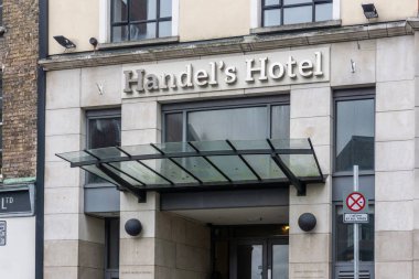 Dublin, İrlanda 'daki Fishamble Caddesi' ndeki Handels Oteli. 1742 'de Handel Mesih' inin bu sokaktaki ilk halk gösterisini yaptı..