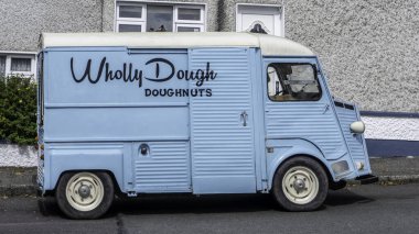 Sneem, County Kerry, İrlanda 'da donut satan bir gıda kamyonu..