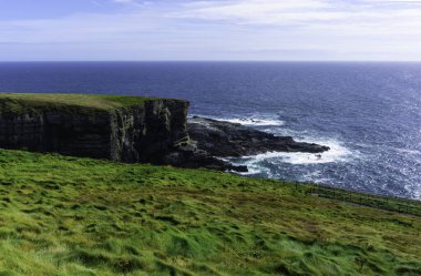 Mizen Head 'deki kayalıklar, Cork, İrlanda.