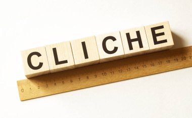 Kelime CLICHE ahşap yapı taşları ile yapılır